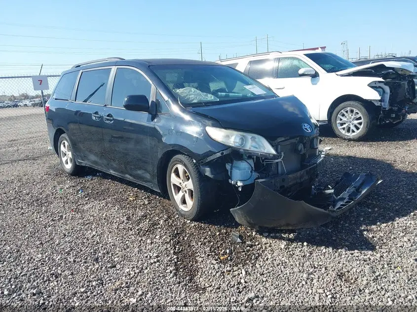 Toyota Sienna Le 8 Passenger 2015