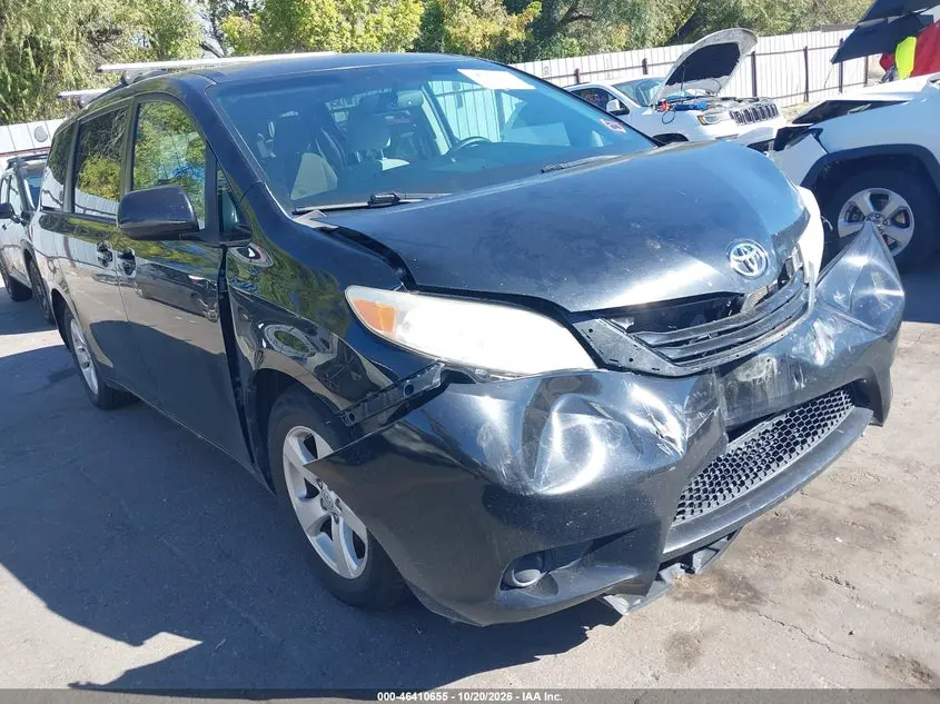 Toyota Sienna Le 8 Passenger 2015