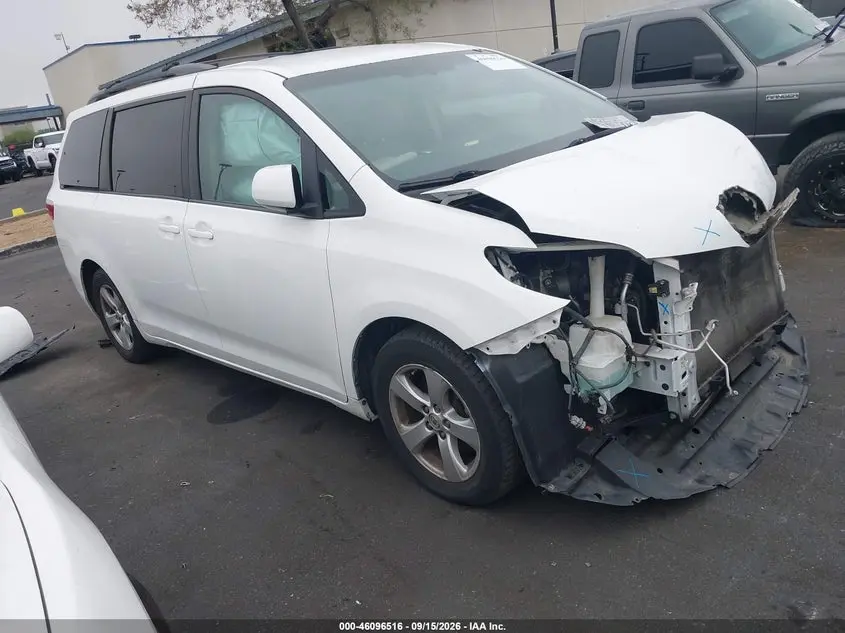 Toyota Sienna Le 8 Passenger 2015