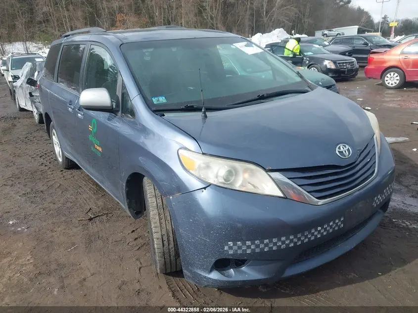 Toyota Sienna Le 8 Passenger 2015