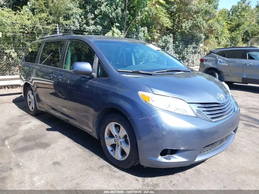 Toyota Sienna Le 2015