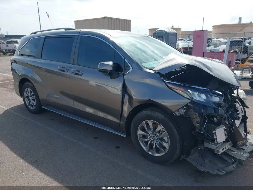 Toyota Sienna Le 2024