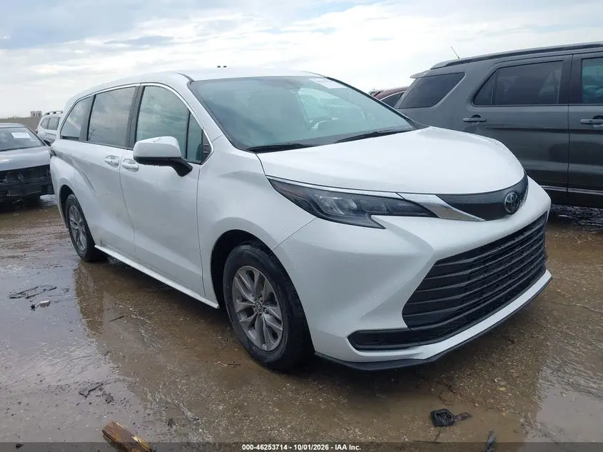 Toyota Sienna Le 2026