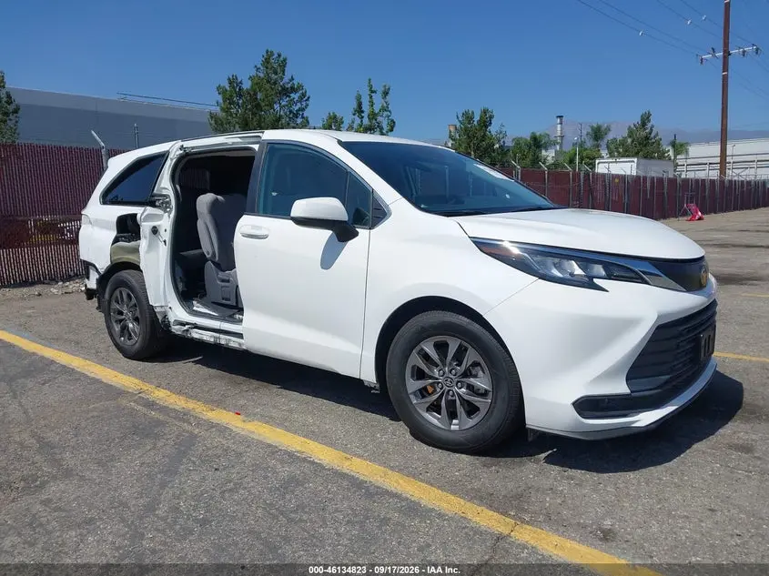 Toyota Sienna Le 2021
