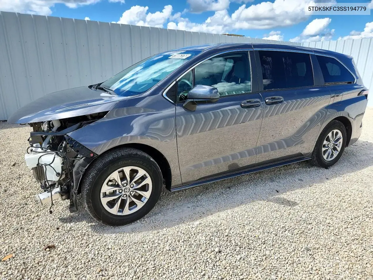 Toyota Sienna Le 2025