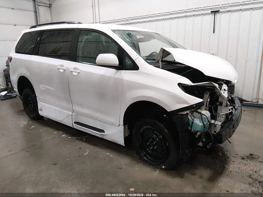 Toyota Sienna Le 8 Passenger 2018