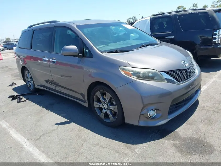 Toyota Sienna Se 8 Passenger 2015