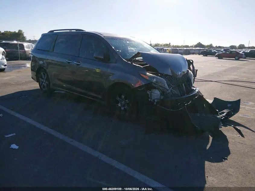Toyota Sienna Se 8 Passenger 2015