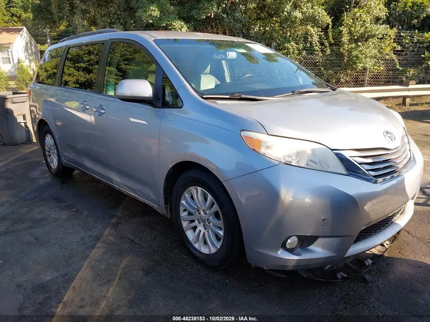 Toyota Sienna Xle 8 Passenger 2015