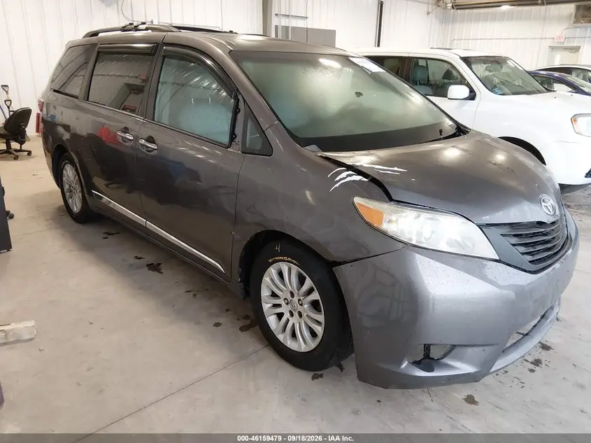 Toyota Sienna Xle 8 Passenger 2015