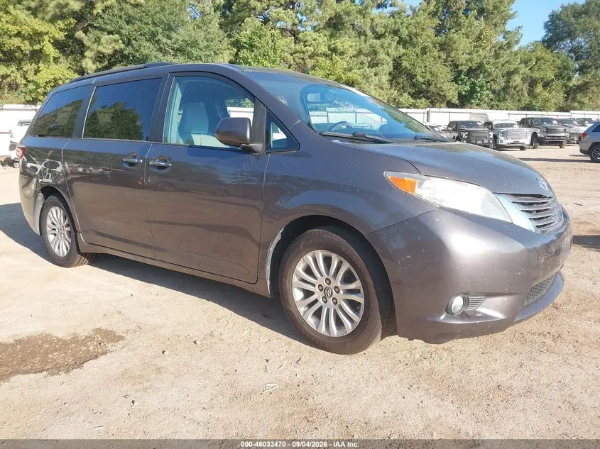 Toyota Sienna Xle 8 Passenger 2015