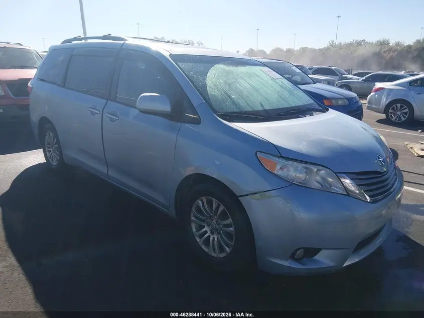 Toyota Sienna Xle 8 Passenger 2015