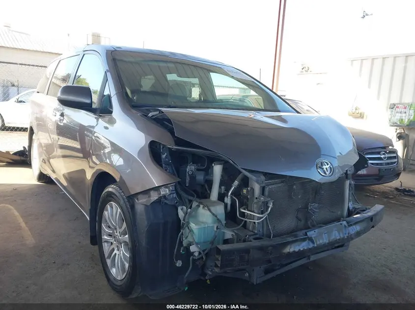 Toyota Sienna Xle 8 Passenger 2015
