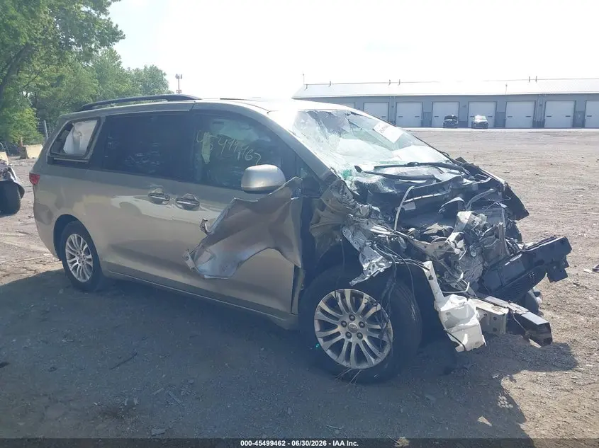Toyota Sienna Xle 8 Passenger 2015