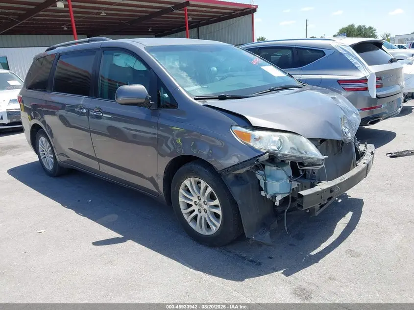 Toyota Sienna Xle 8 Passenger 2015
