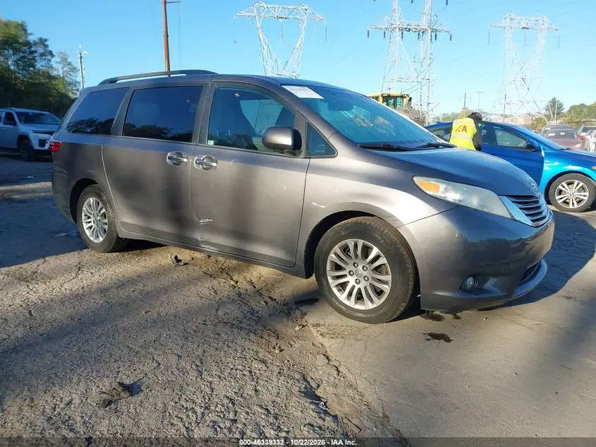 Toyota Sienna Xle Premium 8 Passenger 2015