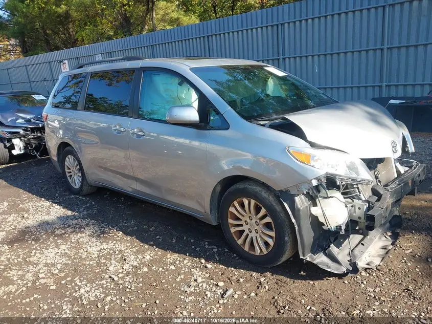 Toyota Sienna Xle 8 Passenger 2016