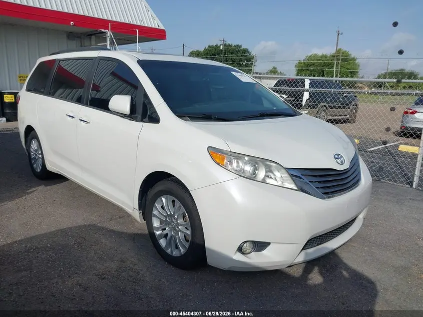 Toyota Sienna Xle Premium 8 Passenger 2017