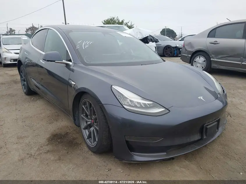 Tesla Model 3 Standard Range Plus Rear-Wheel Drive/Standard Range Rear-Wheel Drive 2020