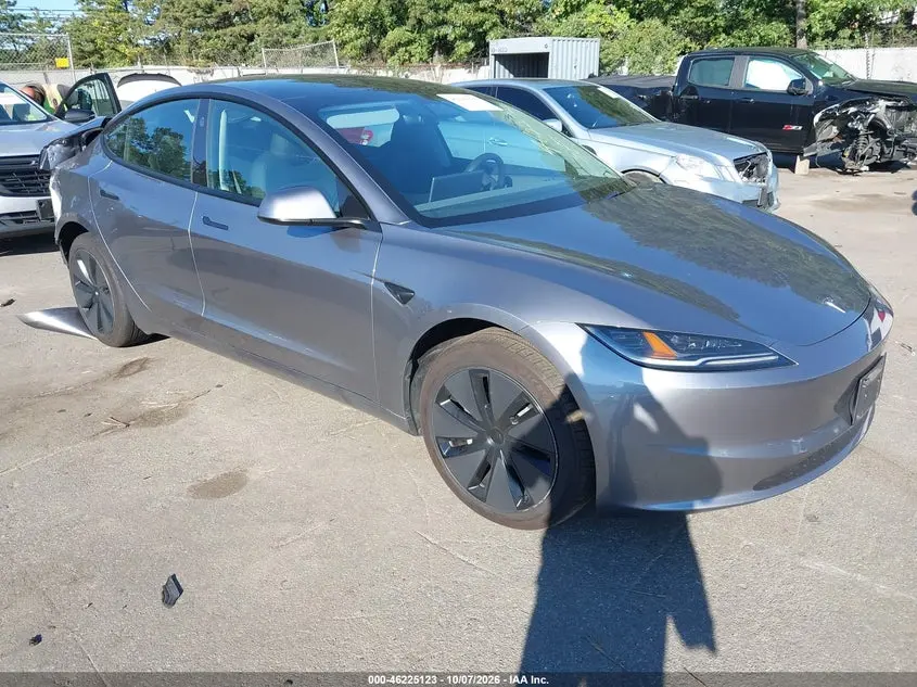 Tesla Model 3 Long Range Rear-Wheel Drive/Standard Rear-Wheel Drive 2025