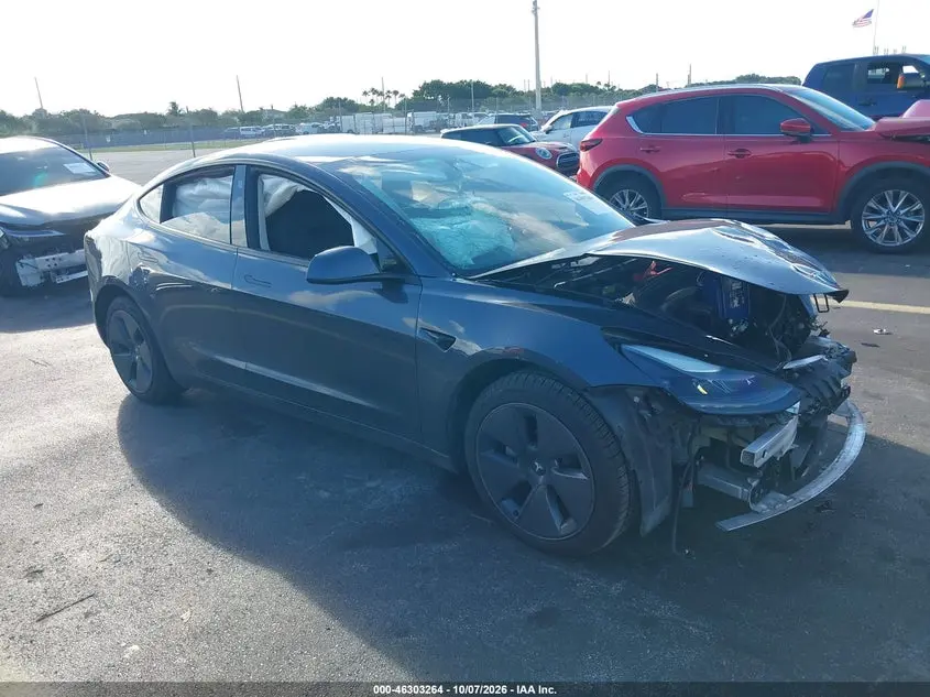 Tesla Model 3 Rear-Wheel Drive 2022