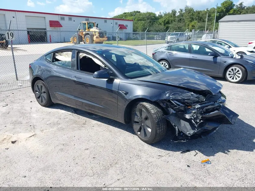 Tesla Model 3 Long Range Rear-Wheel Drive/Standard Rear-Wheel Drive 2025