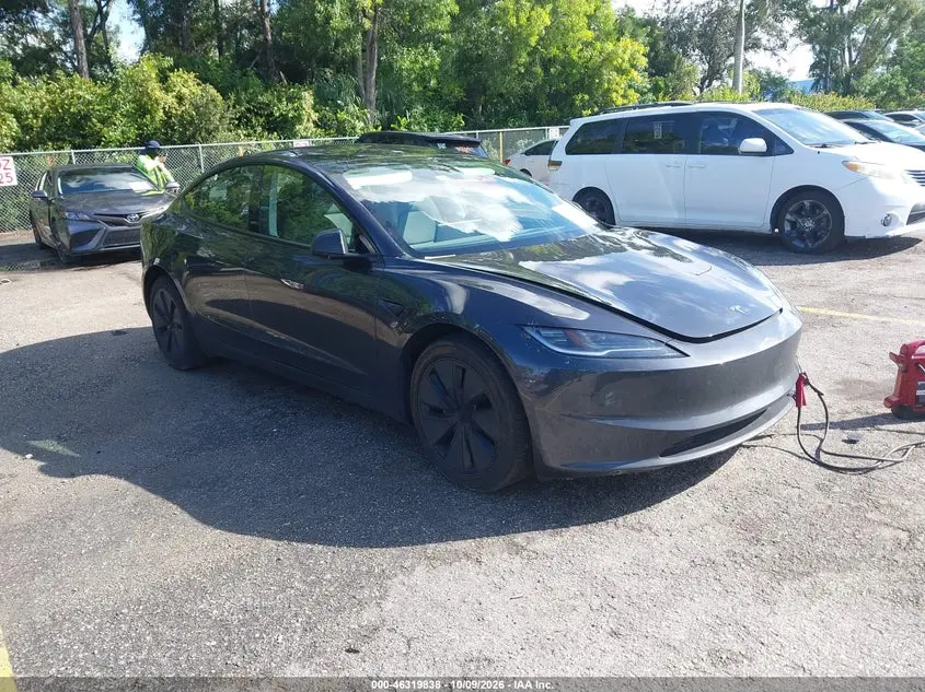 Tesla Model 3 Long Range Rear-Wheel Drive/Standard Rear-Wheel Drive 2025