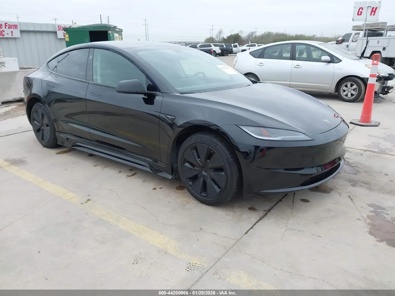 Tesla Model 3 Long Range Rear-Wheel Drive/Standard Rear-Wheel Drive 2025
