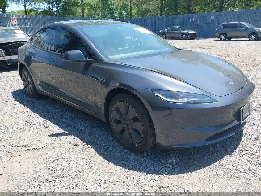 Tesla Model 3 Long Range Rear-Wheel Drive/Standard Rear-Wheel Drive 2025