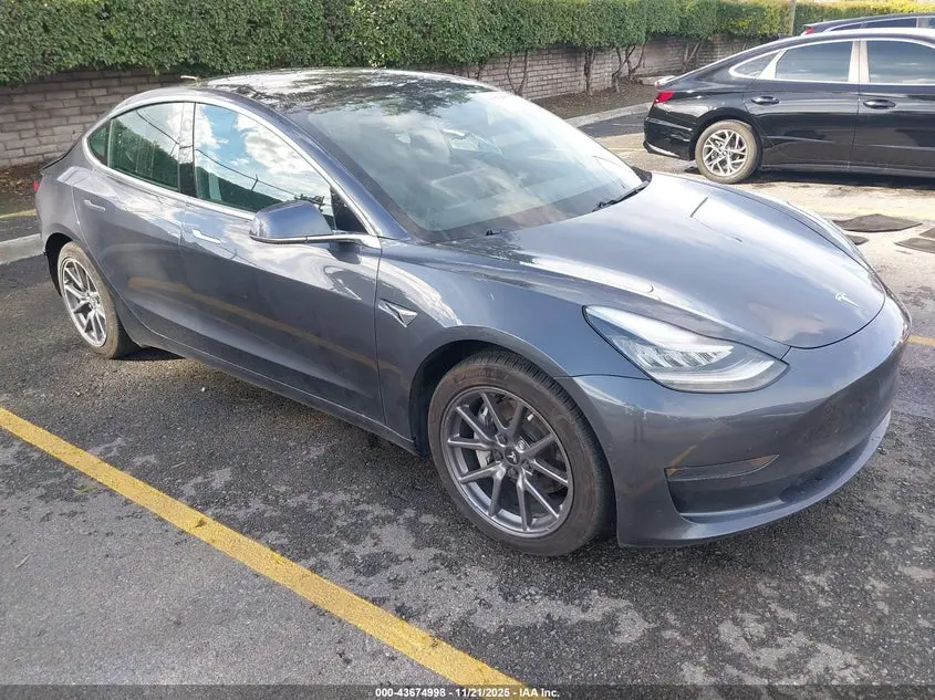 Tesla Model 3 Standard Range Plus Rear-Wheel Drive/Standard Range Rear-Wheel Drive 2020
