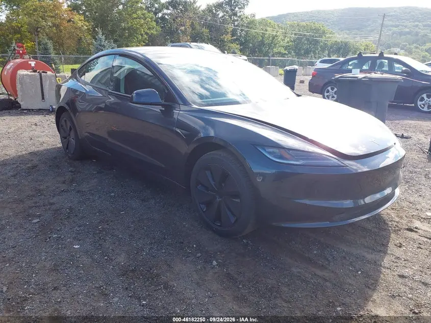 Tesla Model 3 Long Range Rear-Wheel Drive/Standard Rear-Wheel Drive 2025