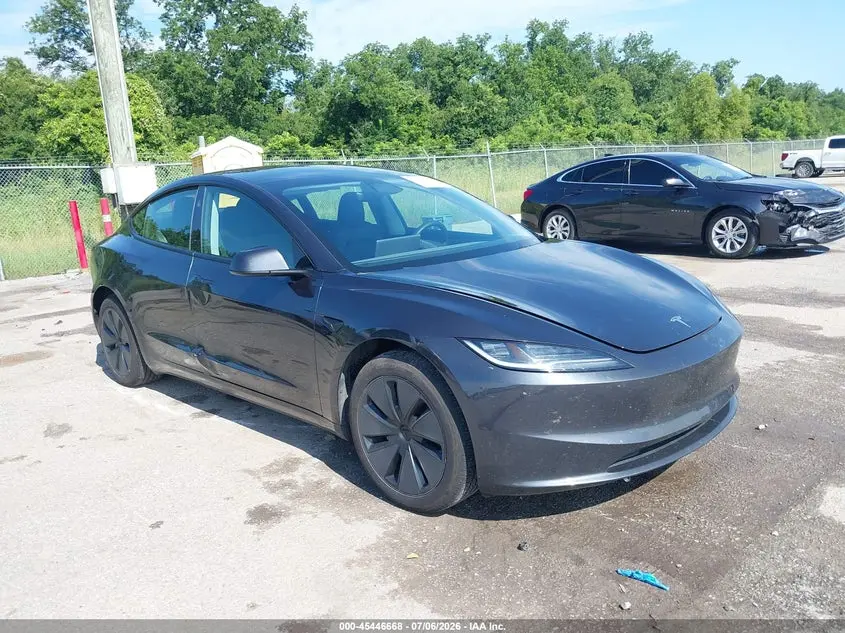 Tesla Model 3 Long Range Rear-Wheel Drive/Standard Rear-Wheel Drive 2025
