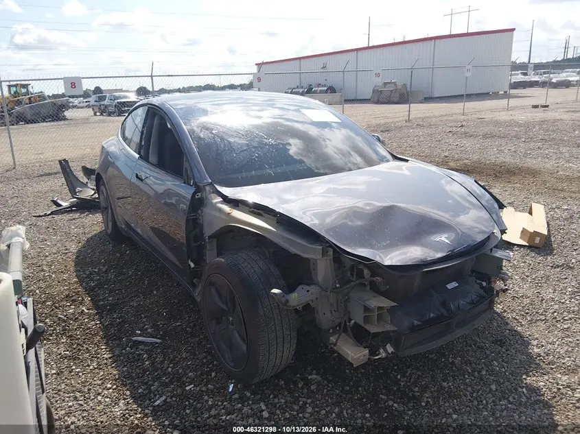 Tesla Model 3 Standard Range Plus Rear-Wheel Drive/Standard Range Rear-Wheel Drive 2020