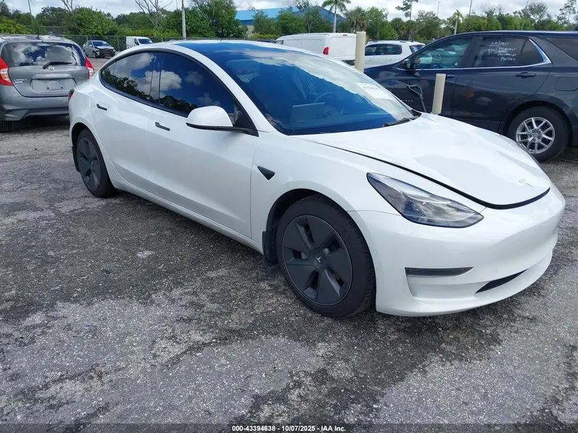 Tesla Model 3 Rear-Wheel Drive 2022