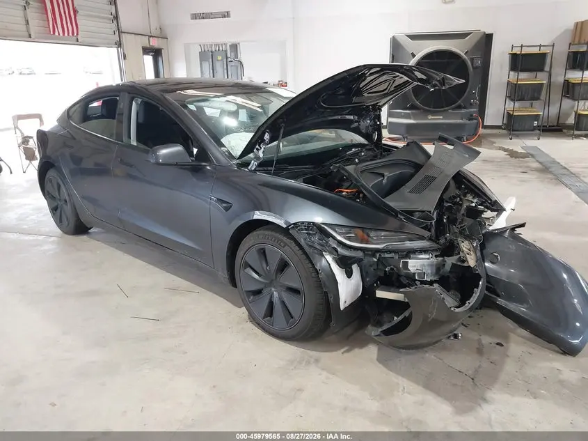 Tesla Model 3 Long Range Rear-Wheel Drive/Standard Rear-Wheel Drive 2025