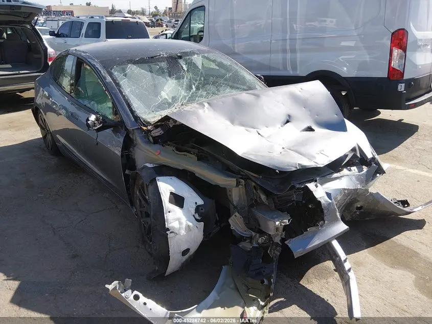 Tesla Model 3 Long Range Rear-Wheel Drive/Standard Rear-Wheel Drive 2025