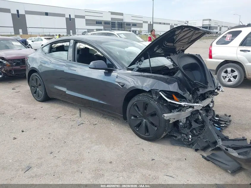 Tesla Model 3 Long Range Rear-Wheel Drive/Standard Rear-Wheel Drive 2025