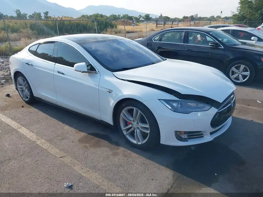 Tesla Model S 85D/P85D 2015