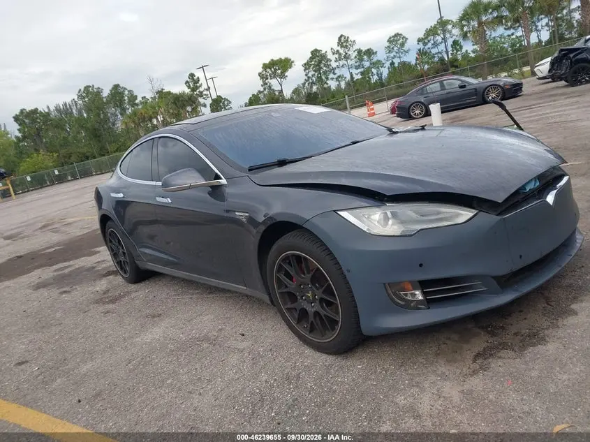 Tesla Model S 2015