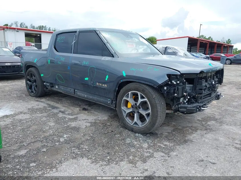 Rivian R1T Adventure 2022