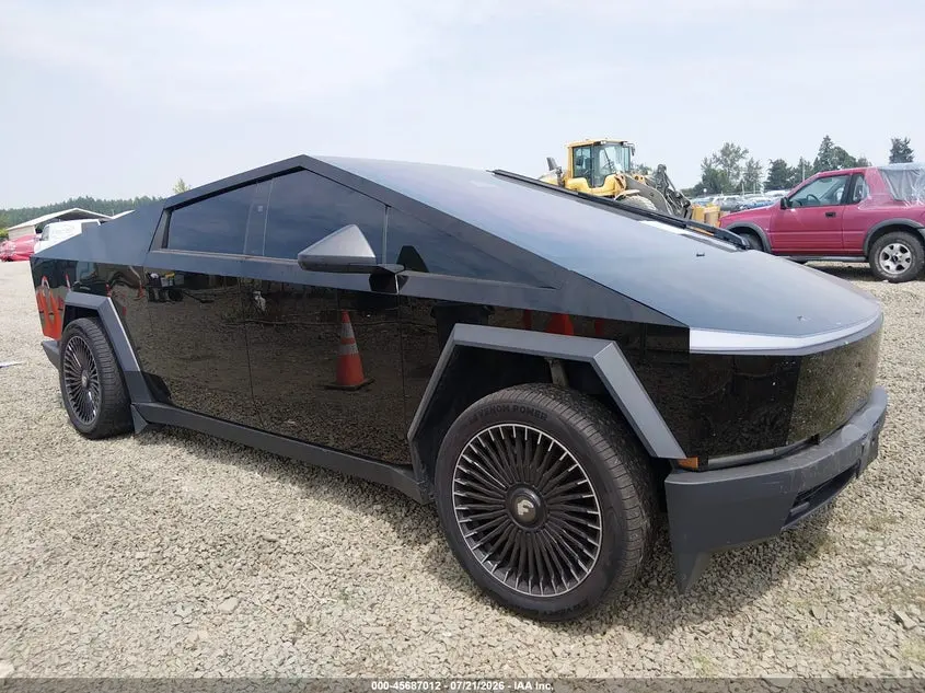 Tesla Cybertruck All-Wheel Drive 2025