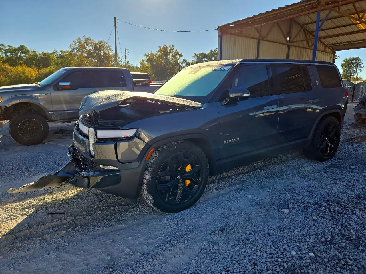 Rivian R1S Adventure 2023