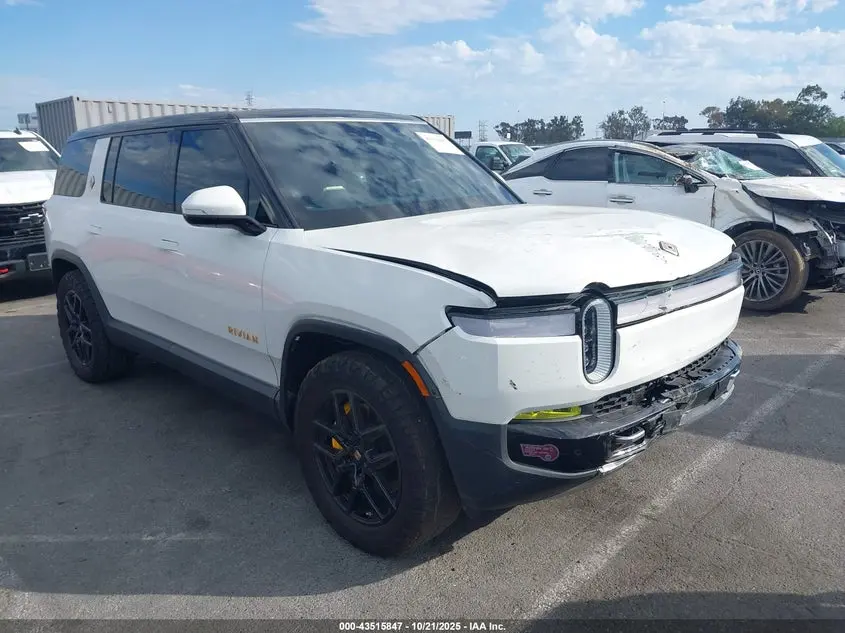 Rivian R1S Adventure 2023