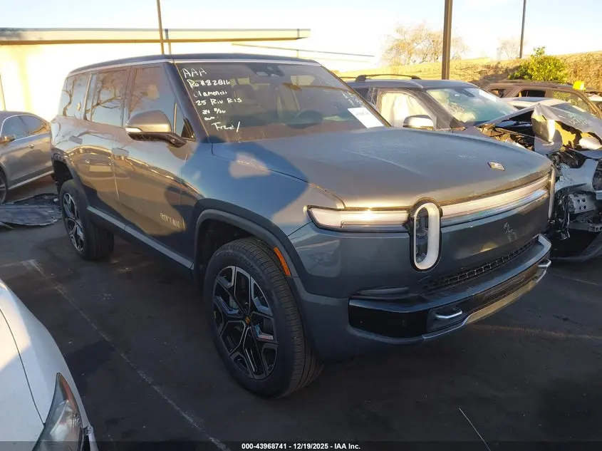 Rivian R1S Adventure Dual Motor Large Pack/Adventure Dual Motor Max Pack 2025