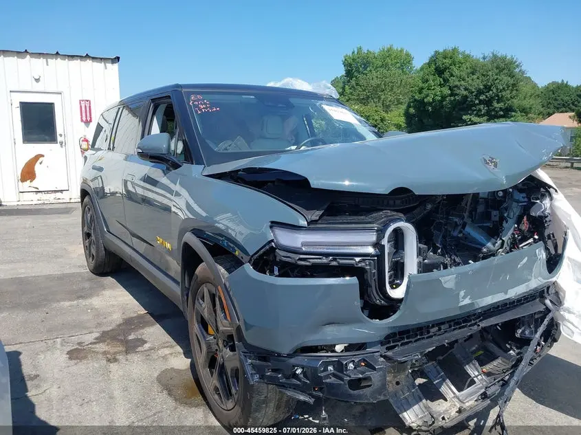Rivian R1S 2025