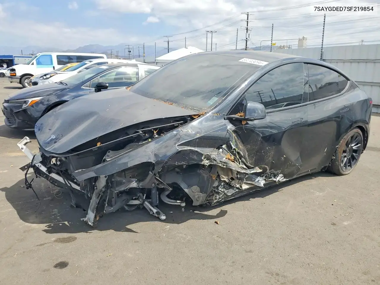 Tesla Model Y 2025