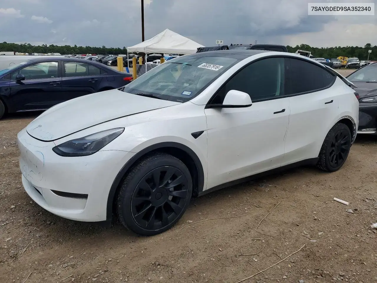 Tesla Model Y 2025