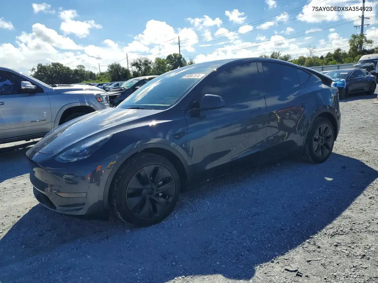 Tesla Model Y 2025
