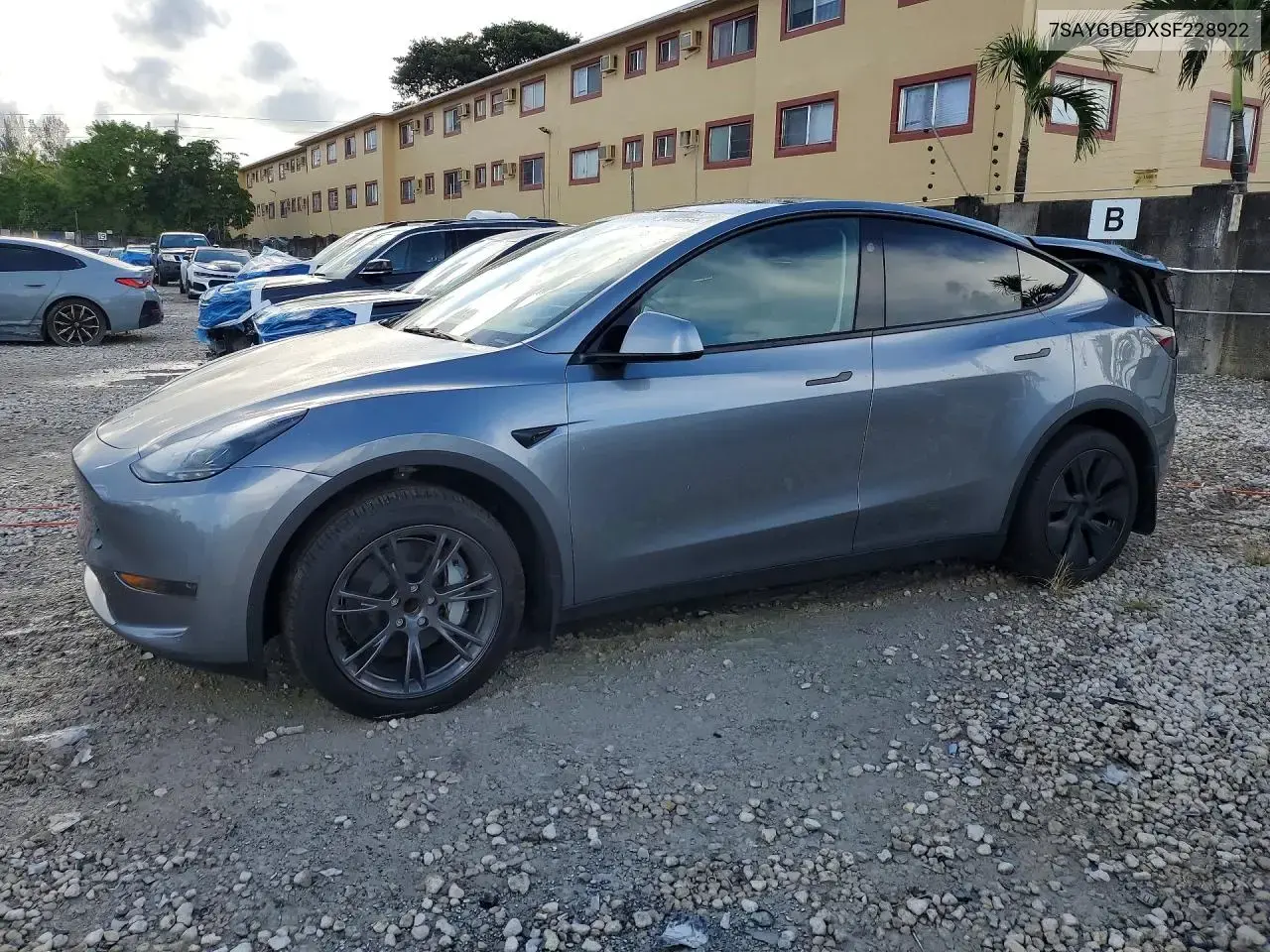 Tesla Model Y 2025