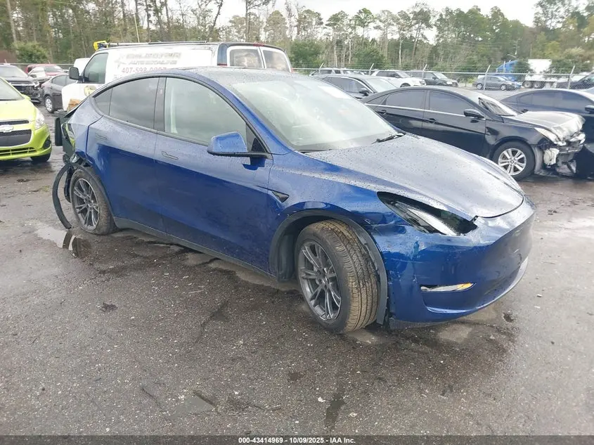Tesla Model Y Long Range Dual Motor All-Wheel Drive 2025